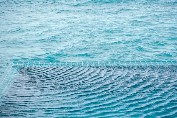 Pool am Meer im Finolhu Baa Atoll auf den Malediven