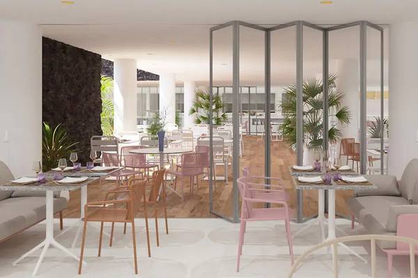 Innenansicht des Restaurants im Sol Fuerteventura Jandia Hotel mit modernen Möbeln und Pflanzen.