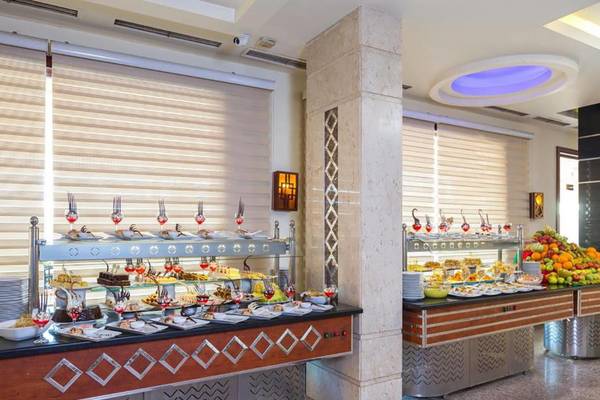 Buffet-Tisch im Hotel Pickalbatros Aqua Blu Resort - Sharm