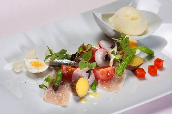 Gemüse- und Fischplatte mit Kartoffel und Ei im Seaside Grand Hotel Residencia