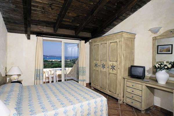 Doppelbett-Zimmer mit Balkon im Colonna Beach Hotel & Apartments mit Meerblick