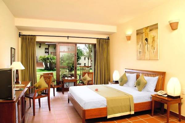 Zimmer im Palm Garden Beach Resort Hoi An mit Blick auf den Garten