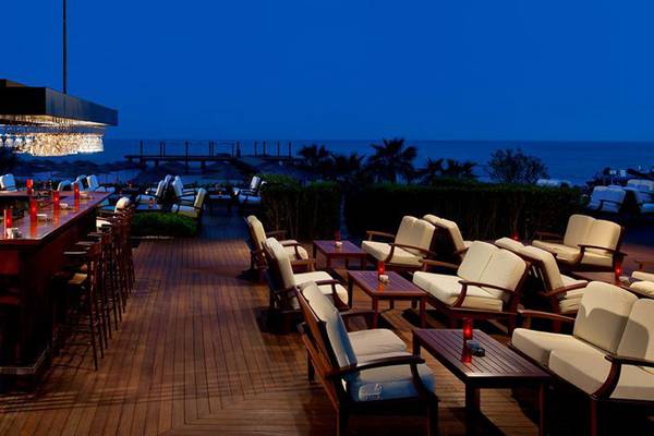 Terrasse im Gloria Verde Resort mit Blick auf den Ozean