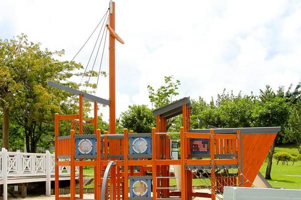 Spielplatz im Freien im Pierre & Vacances Village Sainte Luce.