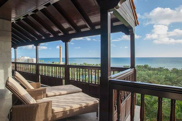 Hotelbalkon mit Meerblick im Lopesan Costa Meloneras Resort & Spa