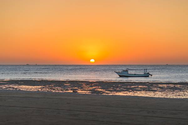 Untergang der Sonne am Strand des Hilton Marsa Alam Nubian Resort