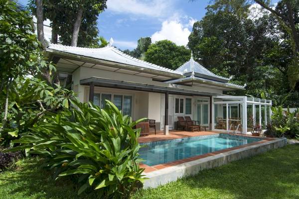 Villa des Anyavee Tubkaek Beach Resorts mit Swimmingpool und Garten