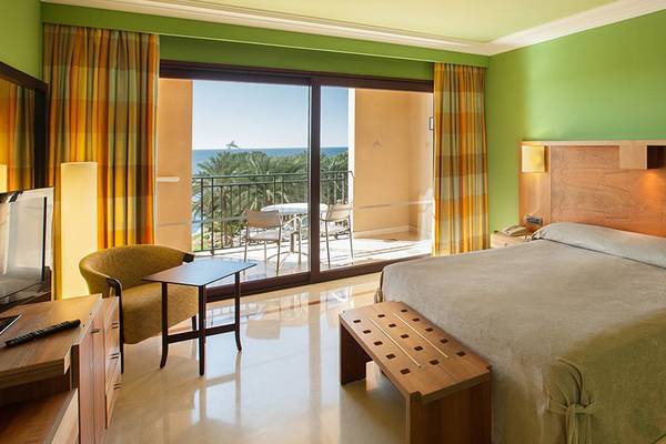 Hotelzimmer im Lopesan Costa Meloneras Resort & Spa mit Blick auf den Ozean