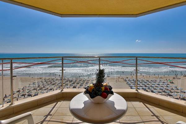 Aussicht vom Balkon des Kaliakra Beach Hotels auf den Strand und das Meer