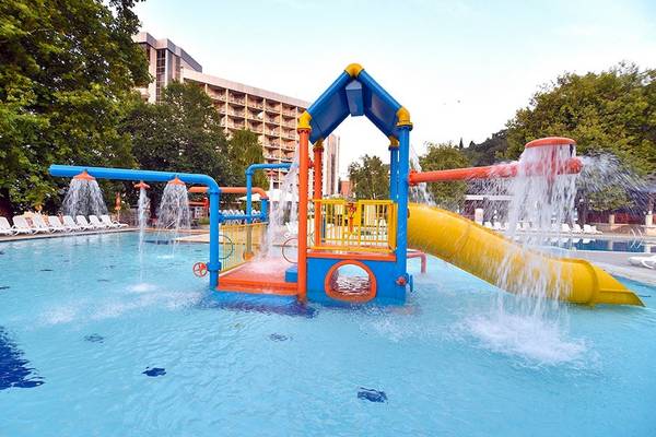 Wasserspielplatz im Kaliakra Beach Hotel mit Rutsche und Wasserfontaene