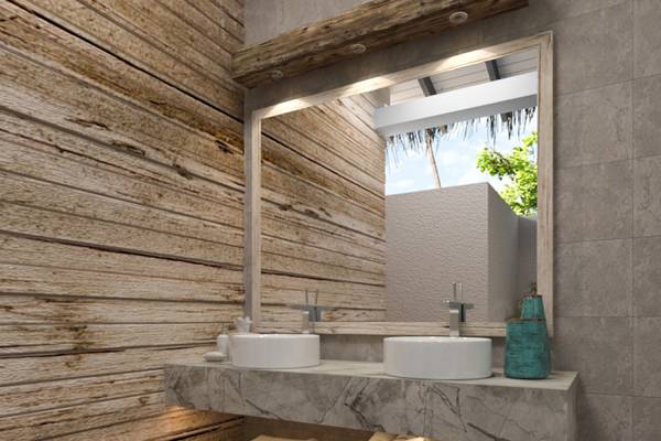 Badezimmer mit Doppelwaschbecken und Holzwand im You & Me Maldives Hotel.