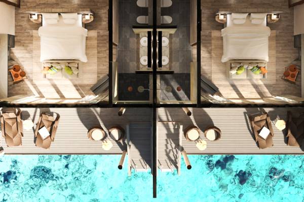 Luftaufnahme des You & Me Maldives Hotels mit Wasserbetten und Aussicht auf das Meer.