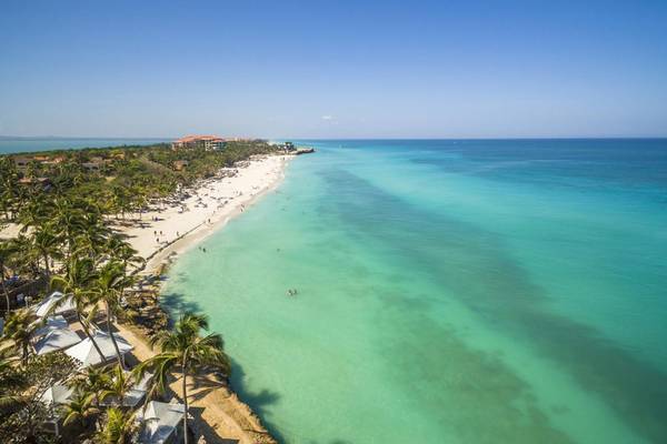 Luftaufnahme der Melia Varadero Strand mit Hotel im Hintergrund