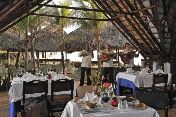 Musiker spielen im Restaurant des Melia Varadero Hotels.