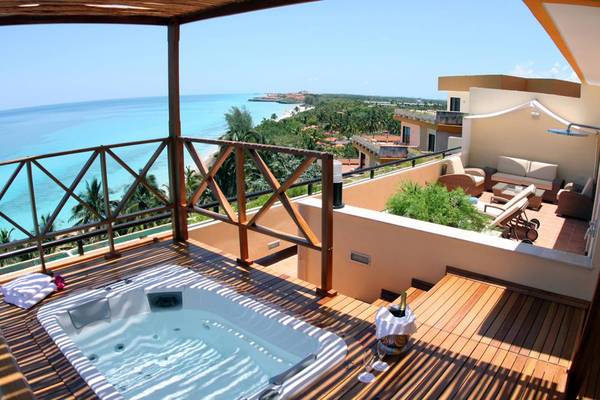 Hotelbalkon mit Whirlpool und Meerblick im Melia Varadero