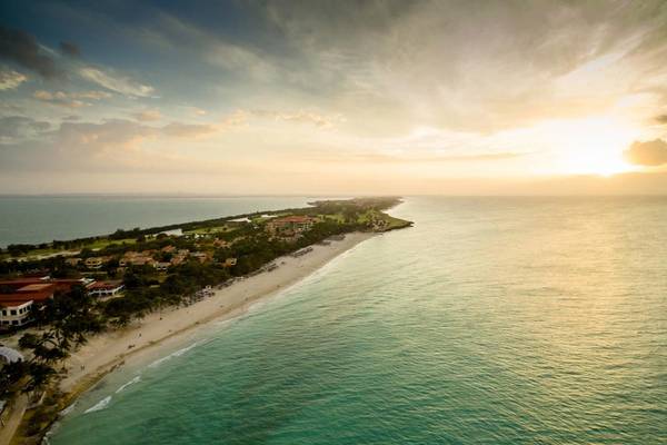Sonnenuntergang über dem Strand des Melia Varadero Hotels in Varadero, Kuba