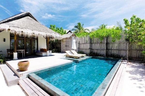 Außenpool und Loungebereich der Pool-Villa im Anantara Dhigu Maldives Resort