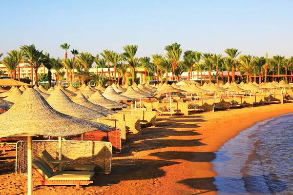 Foto von Strand und Palmen am LABRANDA Royal Makadi Hotel