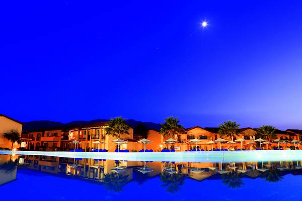 LABRANDA Marine Aquapark bei Nacht mit Pool und Sternen