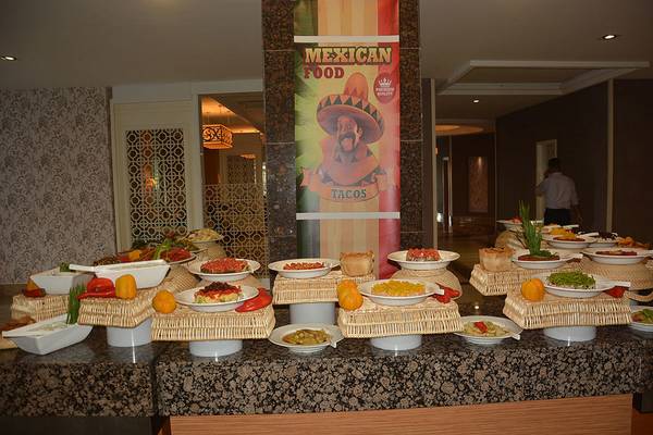 Buffet mit mexikanischen Speisen im Side Mare Resort & Spa