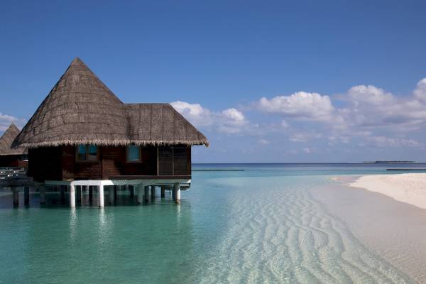 Coco Palm Dhuni Kolhu Resort Wasserbungalow am Strand