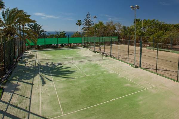 Tennisplatz im Hotel Abora Interclub Atlantic von Lopesan Hotels