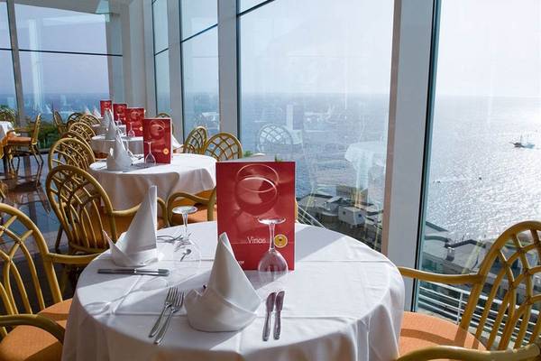 Mogan Princess & Beach Club Restauranttisch mit Meerblick