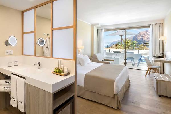 Hotelzimmer des Barcelo Santiago mit Blick auf das Meer und Bergen.