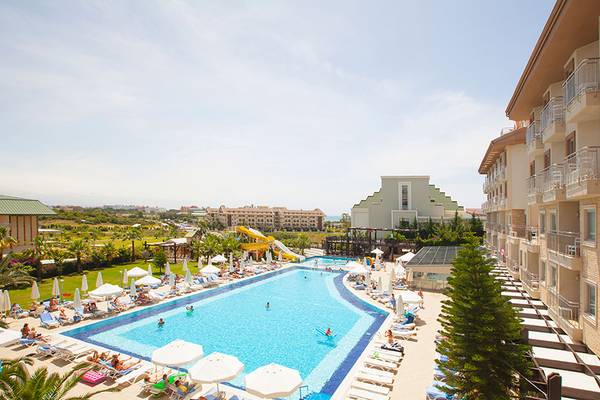 Side Aluna Hotel