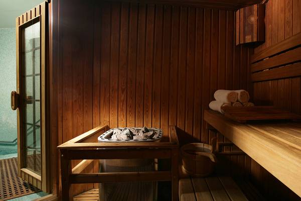 Innenansicht der Sauna im Le Meridien Mina Seyahi Beach Resort & Waterpark