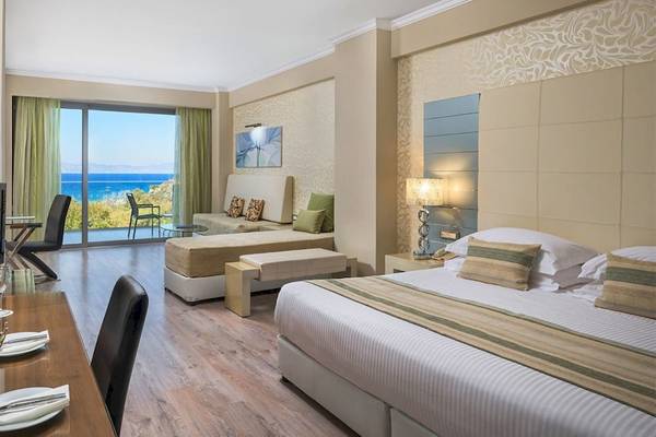 Suite Zimmer mit Meerblick und Balkon im Atrium Platinum Luxury Resort Hotel & Spa