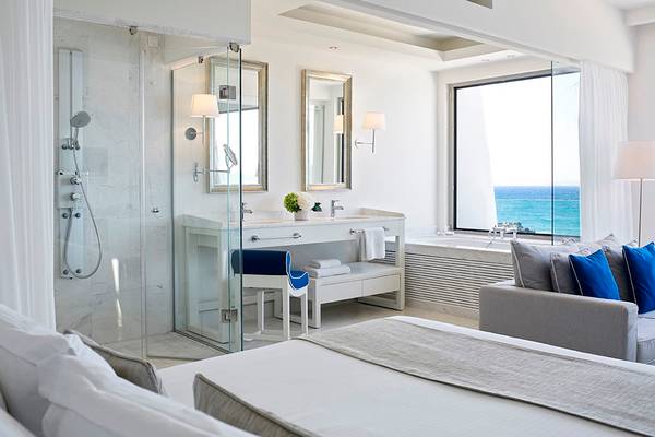 Hotelzimmer mit Meerblick im Knossos Beach Bungalows Suites Resort & Spa