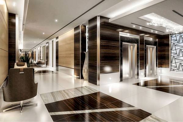 Innenansicht der Lobby im Marriott Resort Palm Jumeirah, Dubai mit gemusterten Wänden und Marmorboden.