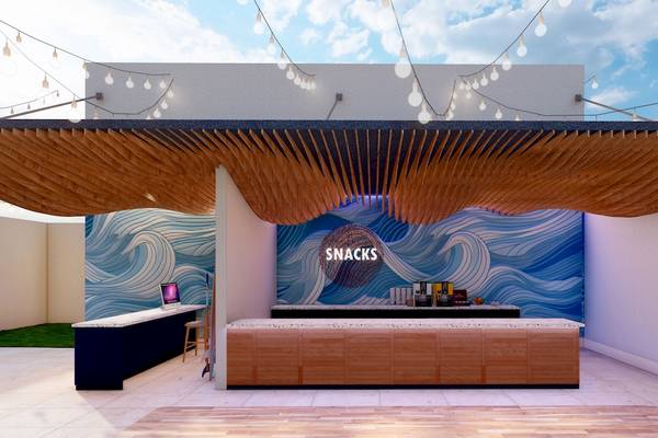 Snacks Bereich im Hotel Sunscape Dominicus La Romana mit modernem Design und blauen Wellenmuster.
