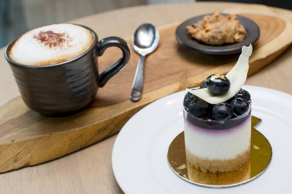 Foto von Kaffee, Dessert und Gebäck auf dem Hotel Novotel Bangkok Sukhumvit 20.
