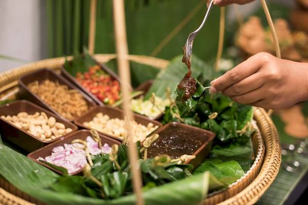 Buffet mit verschiedenen thailändischen Gerichten im Novotel Bangkok Sukhumvit 20
