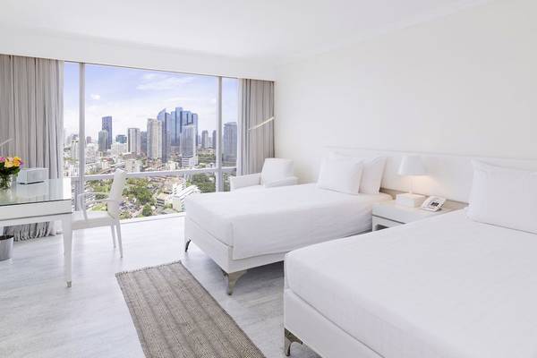Zweibettzimmer im Pullman Bangkok Hotel G mit Blick auf die Stadt