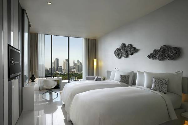 Doppelbett-Zimmer im SO/ Bangkok Hotel mit Stadtblick