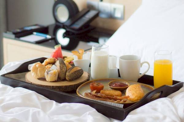 Frühstücksbuffet im Four Points by Sheraton Phuket Patong Beach Resort