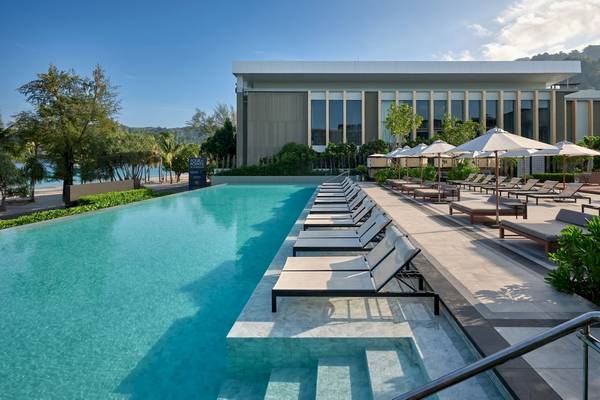 Außenpoolbereich des Four Points by Sheraton Phuket Patong Beach Resort