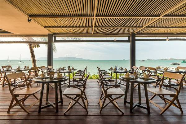 Restaurant mit Blick auf das Meer in Friedrichshafen.