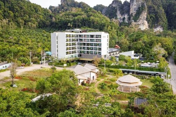 Ananas Ecological Resort Krabi - Luftaufnahme des Gebäudes in der grünen Landschaft.