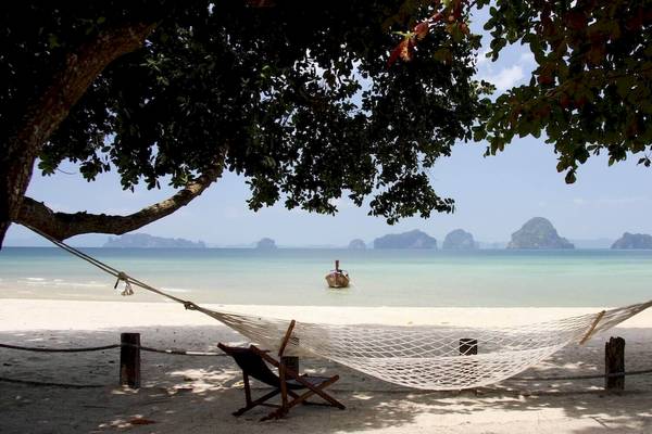 Tup Kaek Sunset Beach Resort Hängematte am Strand mit Blick auf das Meer und Inseln