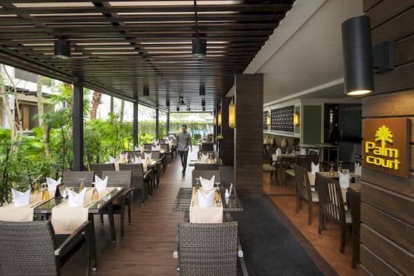 Innenansicht des Palm Court Restaurants im Centara Anda Dhevi Resort & Spa