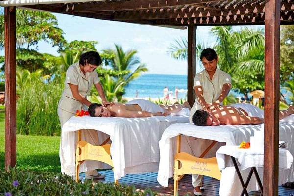 Massage unter einer Gazebo im Riu Palace Costa Rica mit Blick auf den Ozean