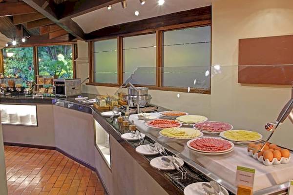 Frühstücksbuffet im DoubleTree by Hilton Hotel Cariari San Jose