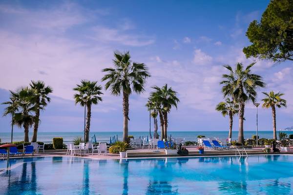 Fafa Premium Resort in Golem