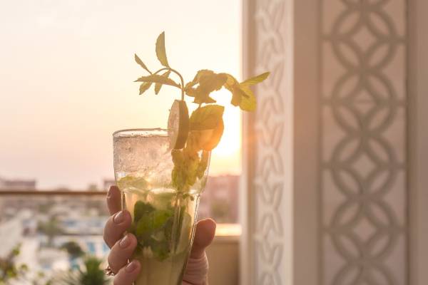 Mojito-Cocktail im Pickalbatros Aqua Vista Resort auf dem Balkon