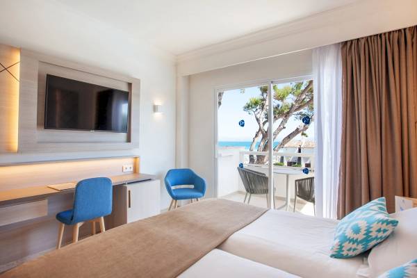 Doppelzimmer im Grupotel Los Principes & Spa mit Balkon und Meerblick