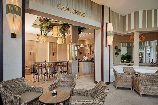 Lobby und Barbereich des Capuchino im RIU Palace Macao Hotel